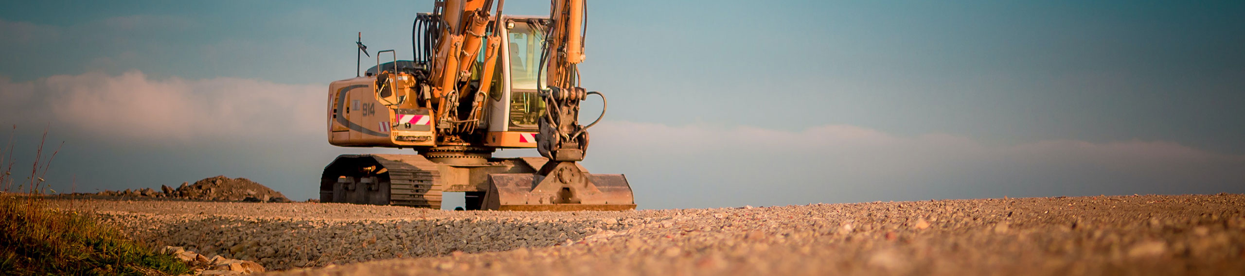 Excavator hire insurance protecting a heavy duty excavator